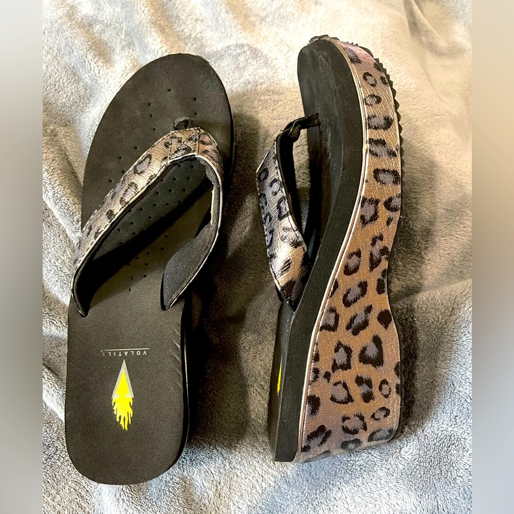 Volatile wedges sz 9